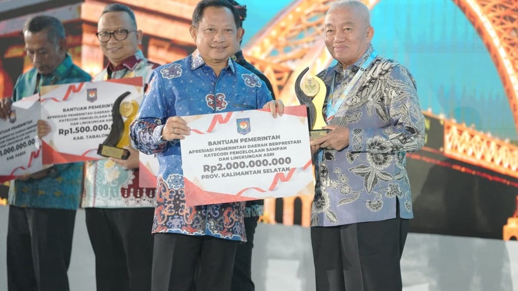 Kemendagri Anugerahi Pemda Berprestasi Regional Kalimantan 2026 Kemendagri Anugerahi Pemda Berprestasi Regional Kalimantan 2026
