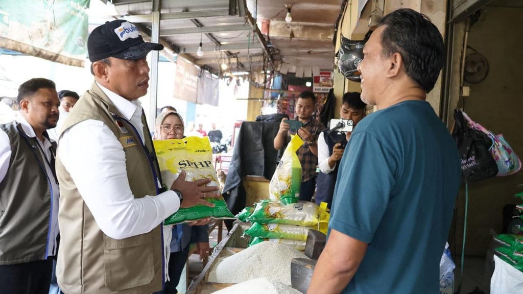 BULOG Gelontorkan Beras ke Pasar & Ritel, Jaga Harga Sesuai HET BULOG Gelontorkan Beras ke Pasar & Ritel, Jaga Harga Sesuai HET