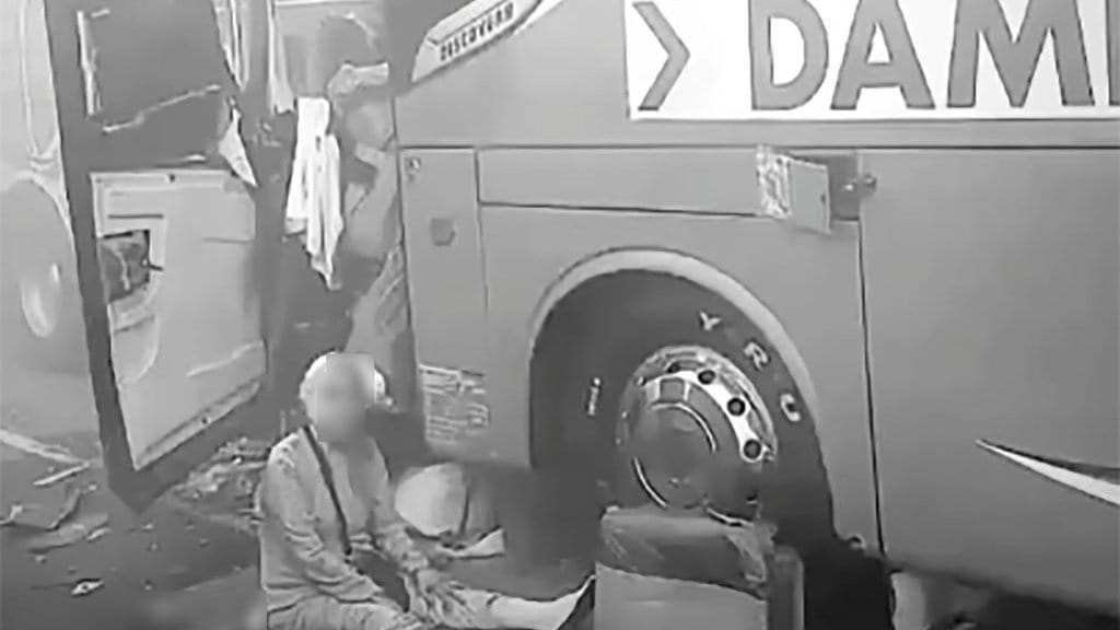 Kabut Asap Karhutla Picu Kecelakaan Beruntun di Tol Palindra Kabut Asap Karhutla Picu Kecelakaan Beruntun di Tol Palindra