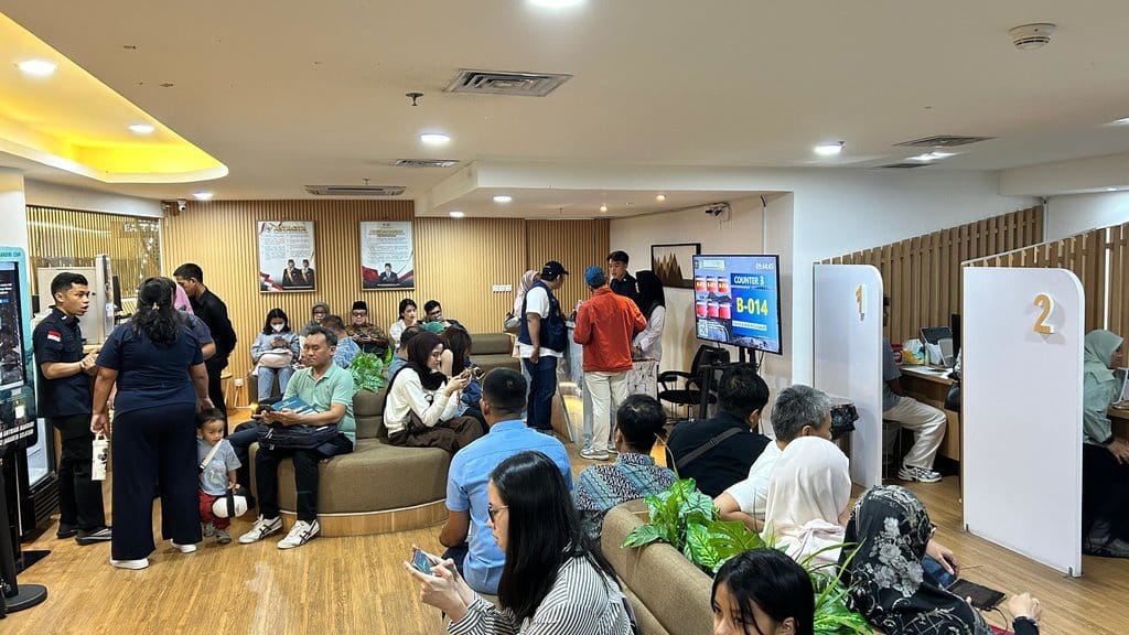 Warga Antusias Urus Paspor Sehari Jadi di PIM, Meski Lebih Mahal Warga Antusias Urus Paspor Sehari Jadi di PIM, Meski Lebih Mahal