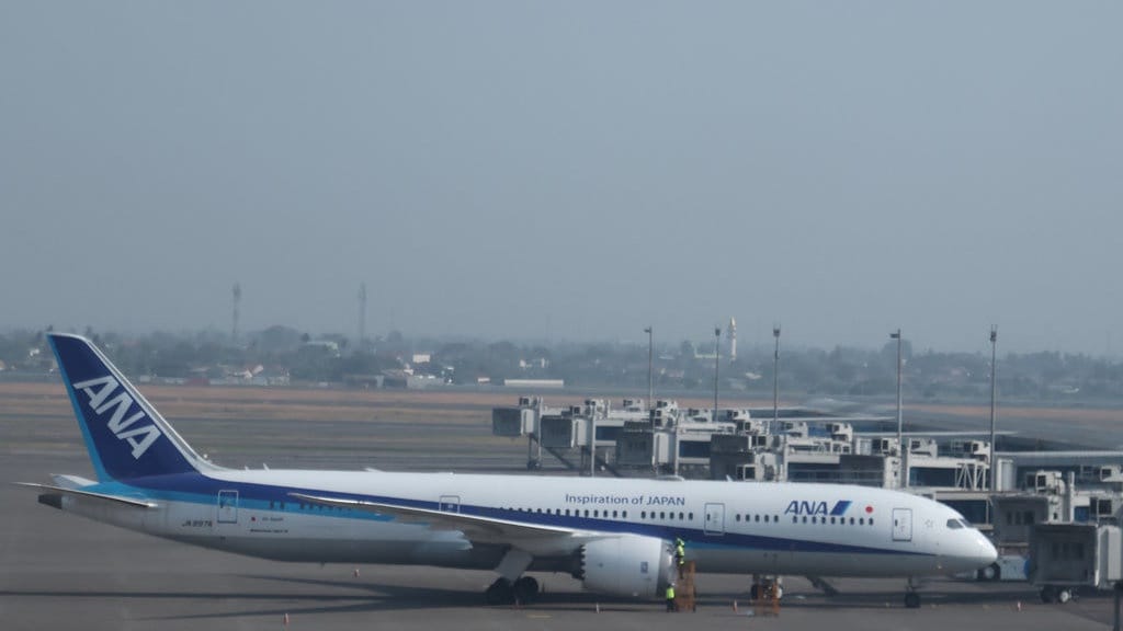 Penutupan Bandara Soetta-Halim Diperpanjang Imbas Abu Vulkanik Penutupan Bandara Soetta-Halim Diperpanjang Imbas Abu Vulkanik