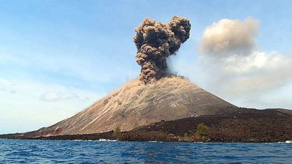 Cek Aktivitas Gunung Anak Krakatau, Sinabung, & Semeru Hari Ini Cek Aktivitas Gunung Anak Krakatau, Sinabung, & Semeru Hari Ini