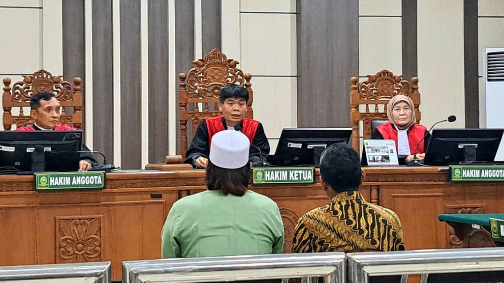 Mengapa Para Koruptor Sering Sesumbar Sumpah Pocong? Mengapa Para Koruptor Sering Sesumbar Sumpah Pocong?