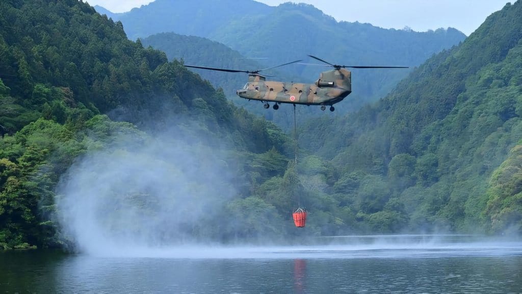 3 Helikopter Chinook Jepang Siap Water Bombing Karhutla Kalbar 3 Helikopter Chinook Jepang Siap Water Bombing Karhutla Kalbar