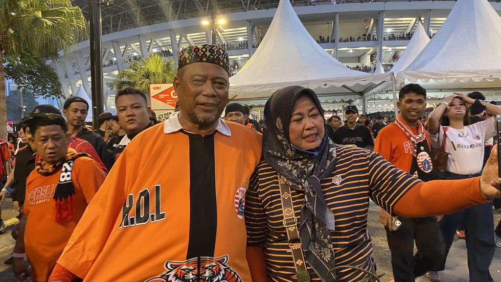 7 Tahun Menanti: Jakmania Ini Bikin Gamis Rayakan Persija di GBK 7 Tahun Menanti: Jakmania Ini Bikin Gamis Rayakan Persija di GBK