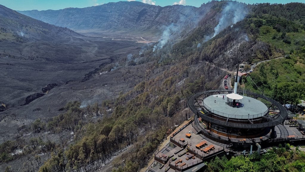 Tragedi Bromo: 3 Petugas Gugur Terjebak Kepungan Api Karhutla Tragedi Bromo: 3 Petugas Gugur Terjebak Kepungan Api Karhutla