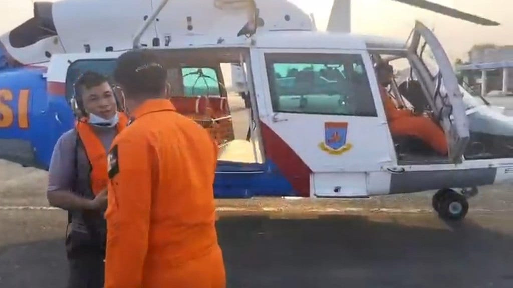 Helikopter Polri Evakuasi 1 Jenazah Korban KM Virgo Transport 8 Helikopter Polri Evakuasi 1 Jenazah Korban KM Virgo Transport 8