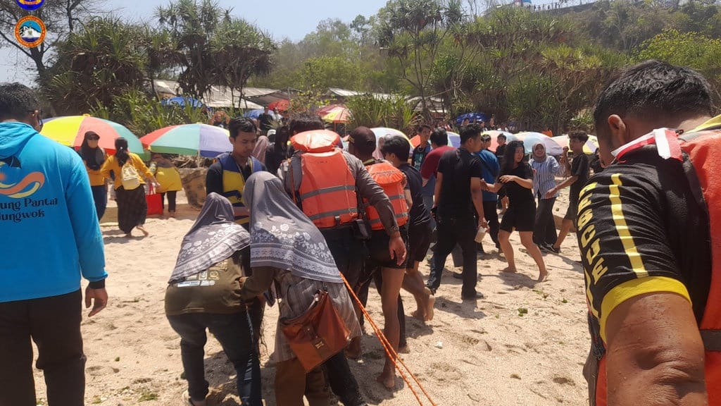 Swafoto di Pantai Jungwok Gunungkidul, 1 Wisatawan Tewas Swafoto di Pantai Jungwok Gunungkidul, 1 Wisatawan Tewas