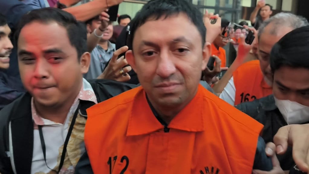 Hasil OTT KPK: Eks Bupati Kebumen dan Fahd A Rafiq Tersangka Hasil OTT KPK: Eks Bupati Kebumen dan Fahd A Rafiq Tersangka