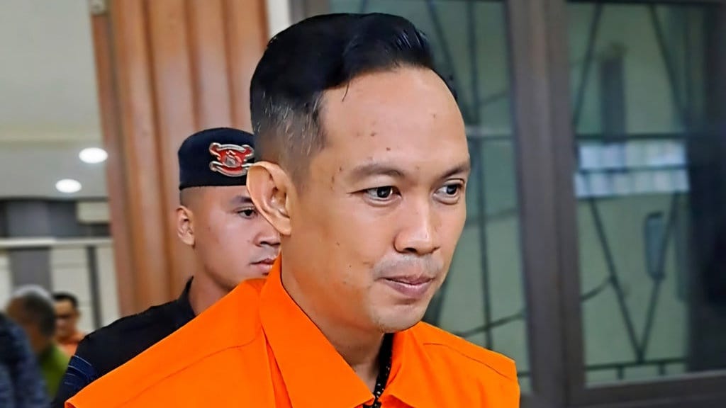 Dalih Bupati Cilacap Syamsul: Bantah Korupsi, Salahkan Bawahan Dalih Bupati Cilacap Syamsul: Bantah Korupsi, Salahkan Bawahan
