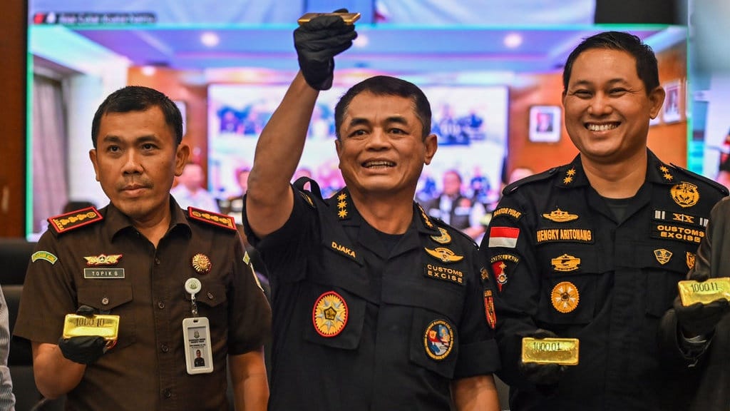 Bea Cukai Tindak Beras, Garam dan Pakaian Bekas Ilegal Rp27,39 M Bea Cukai Tindak Beras, Garam dan Pakaian Bekas Ilegal Rp27,39 M