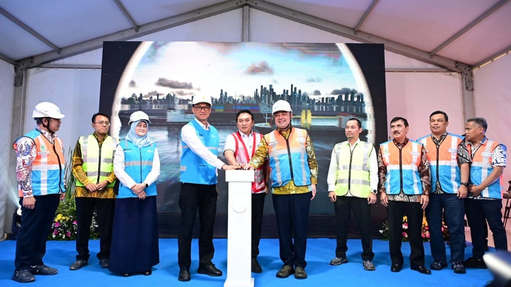Pelindo Luncurkan Layanan Onshore Power Supply di Tanjung Priok Pelindo Luncurkan Layanan Onshore Power Supply di Tanjung Priok