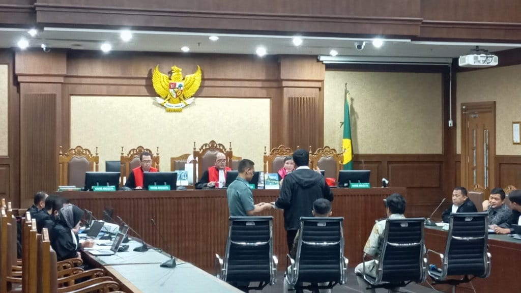 Orlando Benarkan Ada Aliran Dana John Field ke Pejabat Bea Cukai Orlando Benarkan Ada Aliran Dana John Field ke Pejabat Bea Cukai