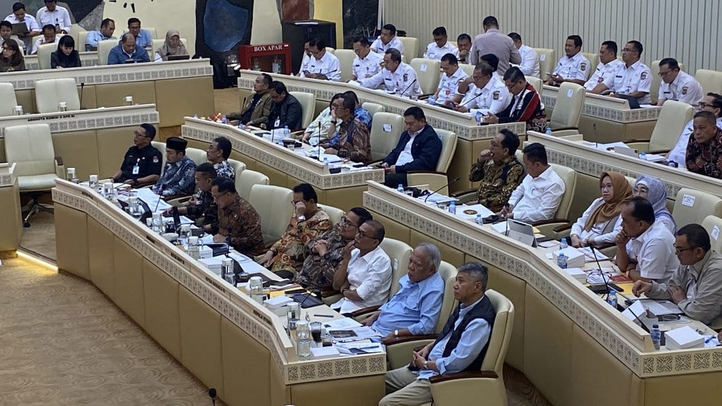Komisi II Sepakati 15 RUU Kabupaten/Kota Dibawa ke Paripurna Komisi II Sepakati 15 RUU Kabupaten/Kota Dibawa ke Paripurna