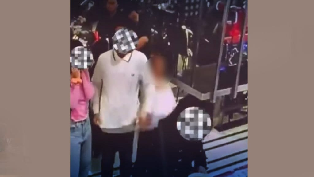 Perempuan Ditendang di Senayan City, Pihak Sency Buka Suara Perempuan Ditendang di Senayan City, Pihak Sency Buka Suara