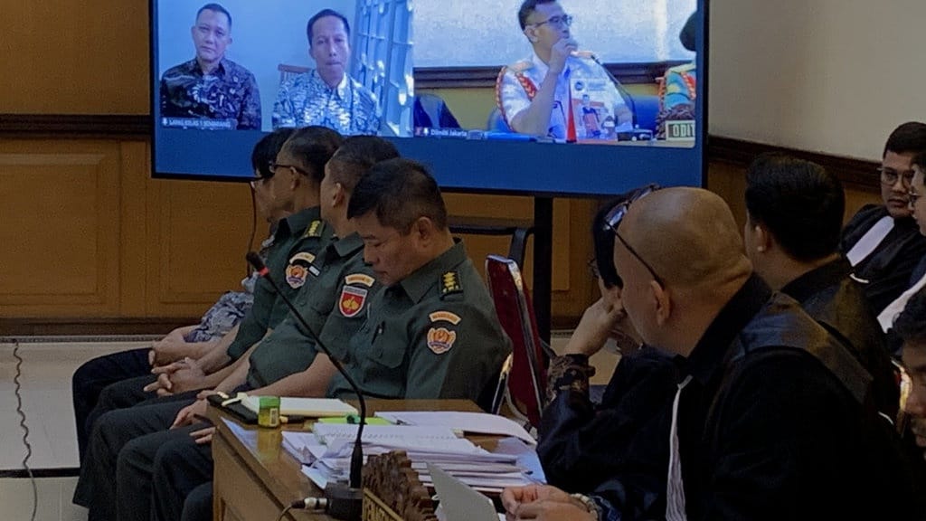 Eks Kabag Ekonomi Cilacap Akui Aliran Dana Rp8 M dari Bos PT RSA Eks Kabag Ekonomi Cilacap Akui Aliran Dana Rp8 M dari Bos PT RSA