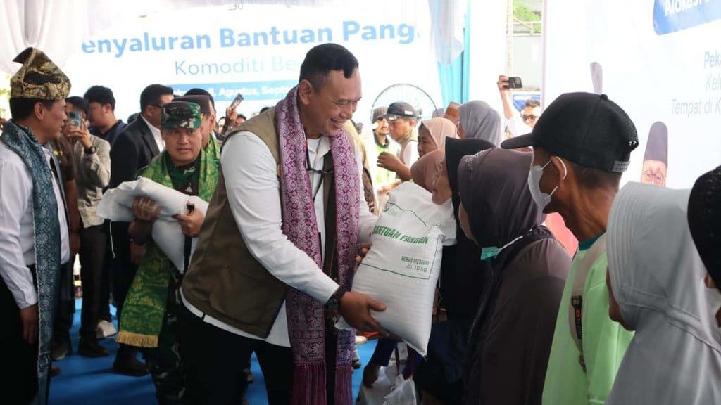 BULOG & Bapanas Akselerasi Penyaluran Bantuan Beras di Riau BULOG & Bapanas Akselerasi Penyaluran Bantuan Beras di Riau