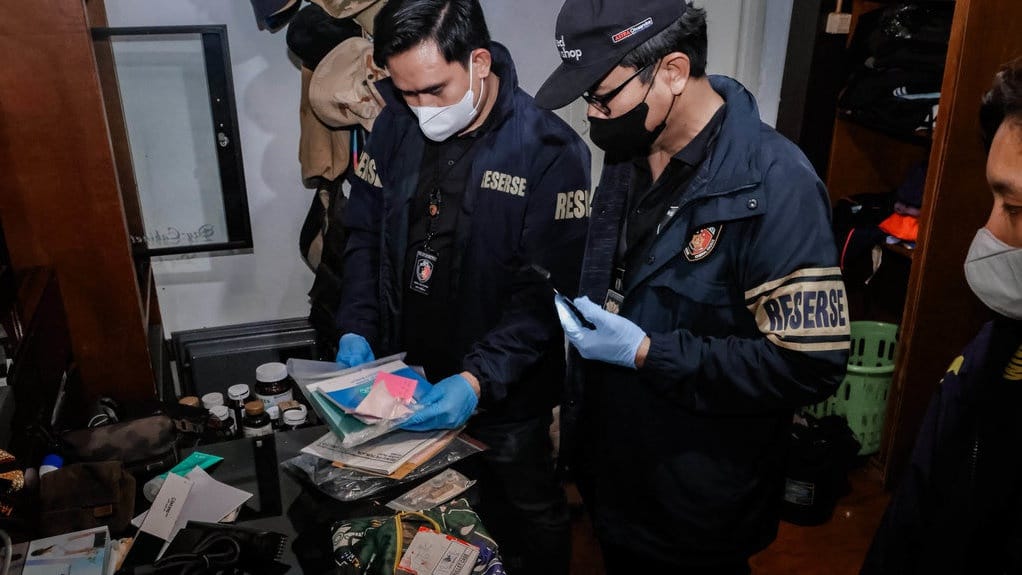 Polisi Geledah 9 Lokasi terkait Dugaan Korupsi Alat Konstruksi Polisi Geledah 9 Lokasi terkait Dugaan Korupsi Alat Konstruksi