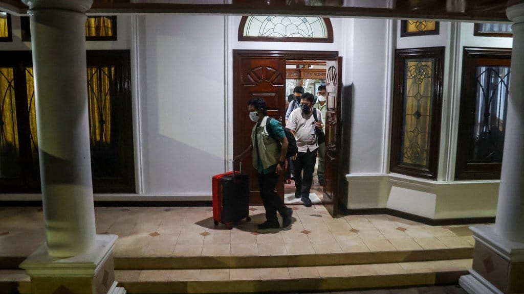 Geledah Rumah Lampri, KPK Sita Petunjuk Aliran Dana Kasus BPN Geledah Rumah Lampri, KPK Sita Petunjuk Aliran Dana Kasus BPN