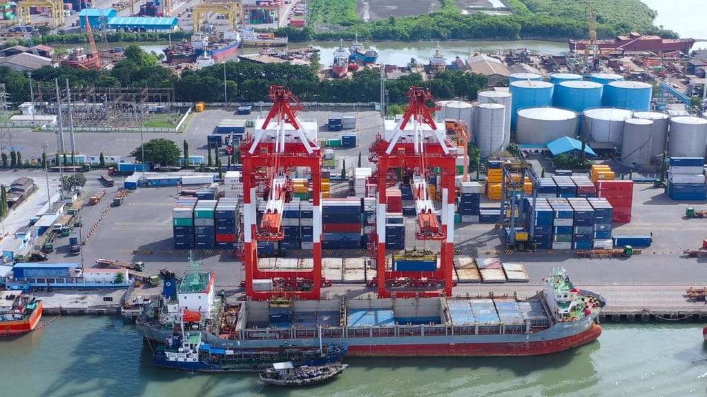 Terminal Teluk Lamong Bukukan Pertumbuhan Arus Petikemas 12,38% Terminal Teluk Lamong Bukukan Pertumbuhan Arus Petikemas 12,38%