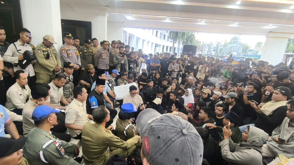 Warga Silo Jember Demo Desak Penyelesaian Konflik Lahan Yonif TP Warga Silo Jember Demo Desak Penyelesaian Konflik Lahan Yonif TP
