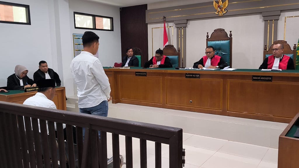 Anggota DPRD Muara Enim Kholizol & Anak Divonis 4 Tahun Penjara Anggota DPRD Muara Enim Kholizol & Anak Divonis 4 Tahun Penjara