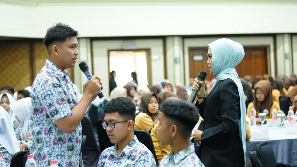 Telkom Bekali 300 Siswa Bukittinggi Hadapi Tekanan Digital & AI Telkom Bekali 300 Siswa Bukittinggi Hadapi Tekanan Digital & AI