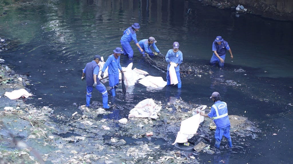 Hari Sungai, TelkomGroup Angkut 5,1 ton Sampah dari Kali Krukut Hari Sungai, TelkomGroup Angkut 5,1 ton Sampah dari Kali Krukut