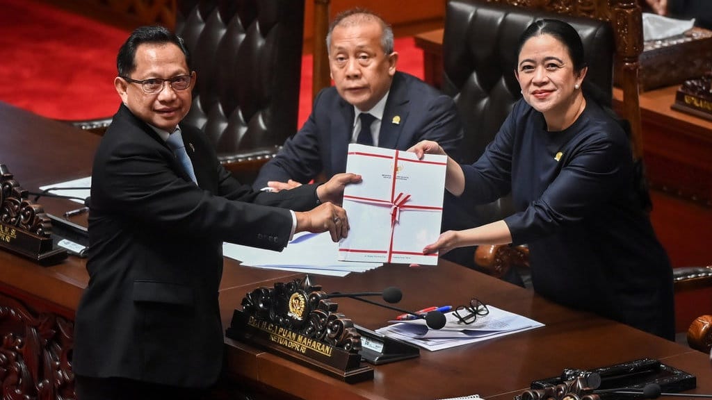 Mendagri Nilai Pengesahan 15 UU Kab/Kota Perkuat Kepastian Hukum Mendagri Nilai Pengesahan 15 UU Kab/Kota Perkuat Kepastian Hukum