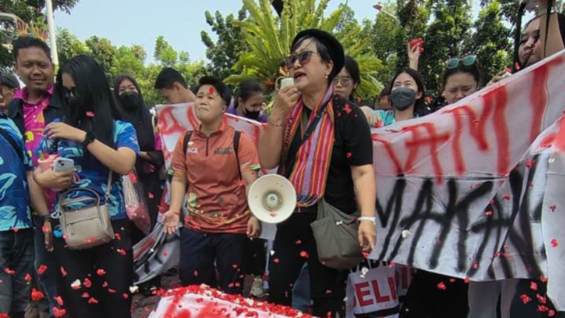 Ke Balai Kota, Karyawan Klub di Jakbar Demo Tempat Kerja Ditutup Ke Balai Kota, Karyawan Klub di Jakbar Demo Tempat Kerja Ditutup