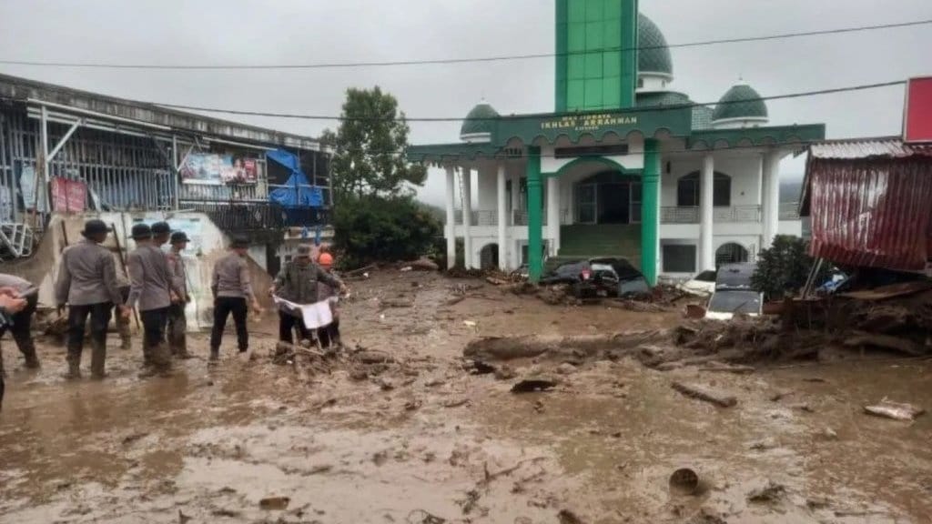 Empat Warga Terluka Akibat Banjir Bandang di Kabupaten Solok Empat Warga Terluka Akibat Banjir Bandang di Kabupaten Solok