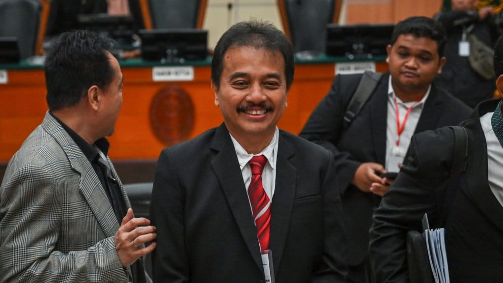 Hakim Tolak Perlawanan Roy Suryo, Sidang Ijazah Jokowi Lanjut Hakim Tolak Perlawanan Roy Suryo, Sidang Ijazah Jokowi Lanjut
