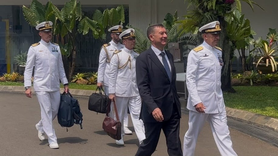 Prabowo Terima Delegasi AL Italia Antarkan Kapal Garibaldi Prabowo Terima Delegasi AL Italia Antarkan Kapal Garibaldi