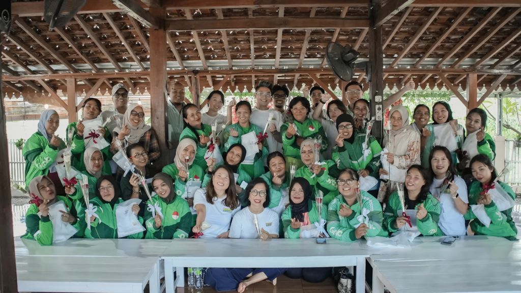 Neneng Goenadi Mendengar Langsung Cerita Para Mitra Pengemudi Neneng Goenadi Mendengar Langsung Cerita Para Mitra Pengemudi