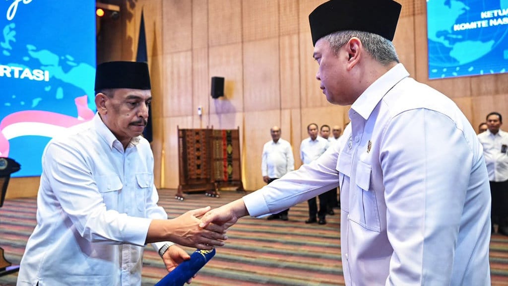 Ahmad Dilantik Jadi Ketua KNKT Gantikan Soerjanto Tjahjono Ahmad Dilantik Jadi Ketua KNKT Gantikan Soerjanto Tjahjono