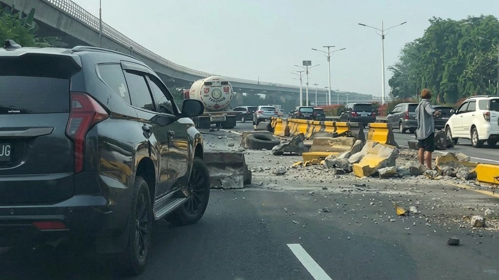 Truk Pertamina Kecelakaan di Tol Jagorawi, Begini Kronologinya Truk Pertamina Kecelakaan di Tol Jagorawi, Begini Kronologinya