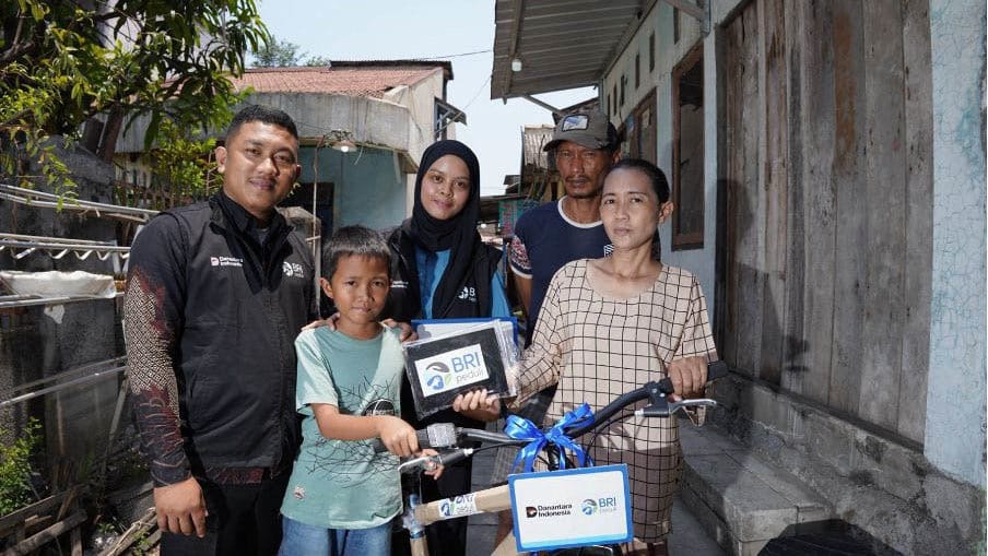 BRI Peduli Wujudkan Mimpi Kecil Mahesa dengan Bantuan Sepeda BRI Peduli Wujudkan Mimpi Kecil Mahesa dengan Bantuan Sepeda