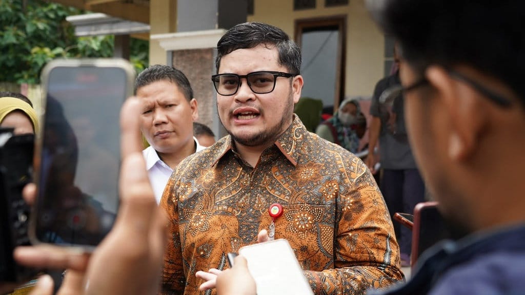 Bupati Kediri Bantu Air Bersih untuk 500 Warga di Desa Surat Bupati Kediri Bantu Air Bersih untuk 500 Warga di Desa Surat