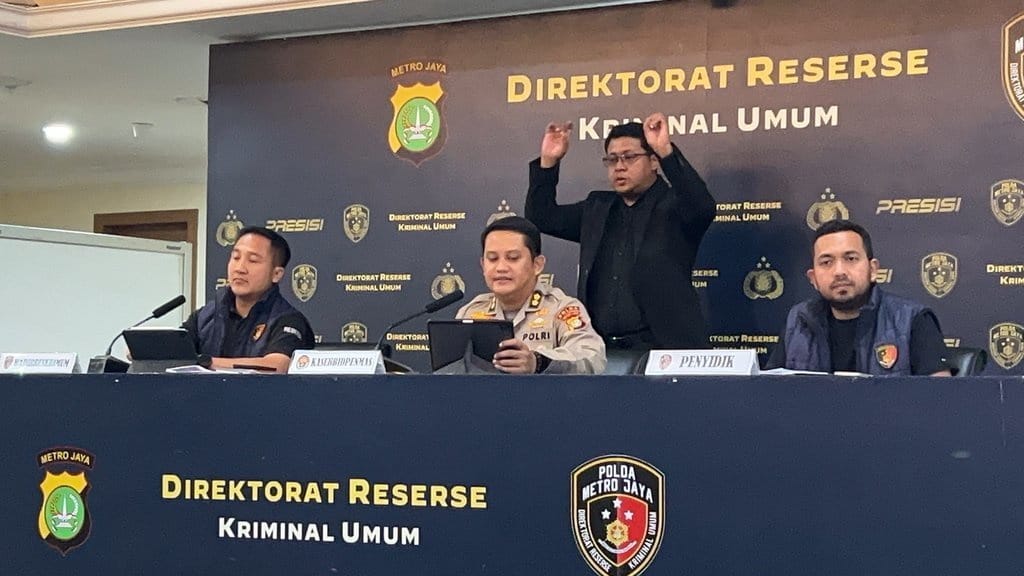 Polisi Tetapkan Masinis KA Anggrek Tersangka Kecelakaan Bekasi Polisi Tetapkan Masinis KA Anggrek Tersangka Kecelakaan Bekasi