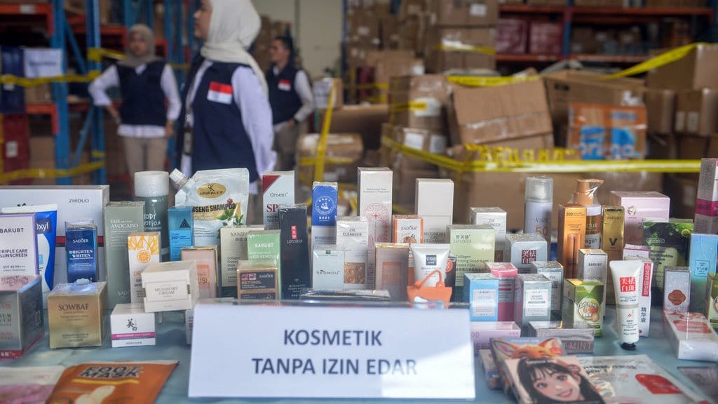 Kosmetik Ilegal Menjerat Konsumen dengan Janji Hasil Instan Kosmetik Ilegal Menjerat Konsumen dengan Janji Hasil Instan