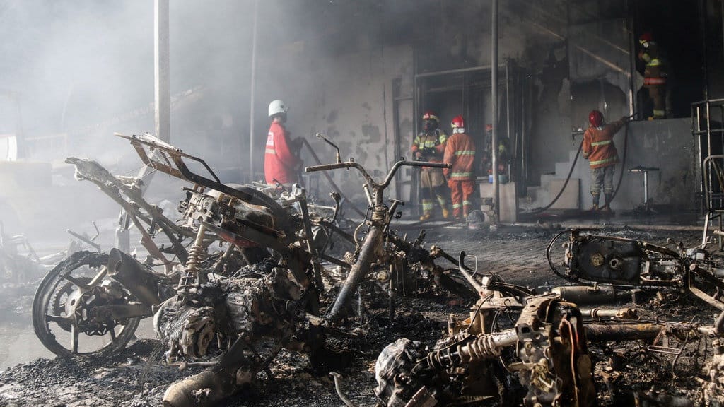 Kronologi TransHome Jogja Terbakar hingga Lalu Lintas Dialihkan Kronologi TransHome Jogja Terbakar hingga Lalu Lintas Dialihkan