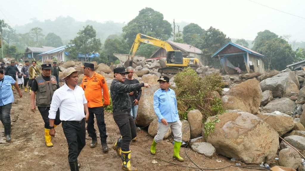 Wamendagri Bima Pastikan Dukungan Tanggap Darurat Banjir Solok Wamendagri Bima Pastikan Dukungan Tanggap Darurat Banjir Solok