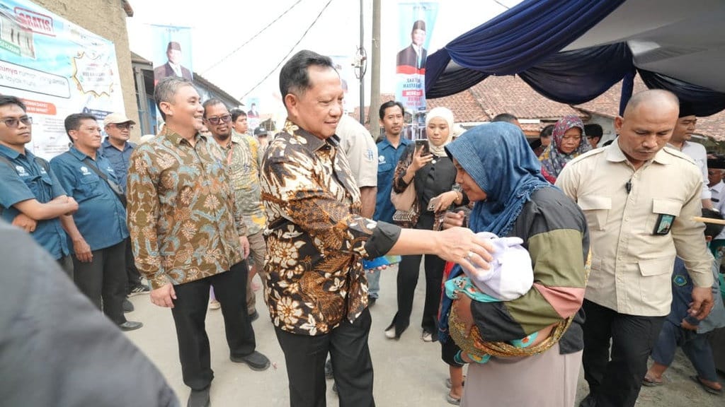 Mendagri Tito Cek Pelaksanaan Program BSPS di Purwakarta Mendagri Tito Cek Pelaksanaan Program BSPS di Purwakarta