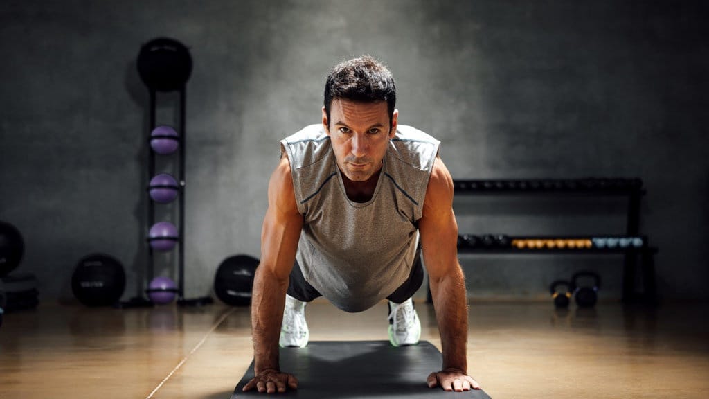 Forearm Plank vs High Plank, Mana yang Lebih Baik untuk Tubuh? Forearm Plank vs High Plank, Mana yang Lebih Baik untuk Tubuh?