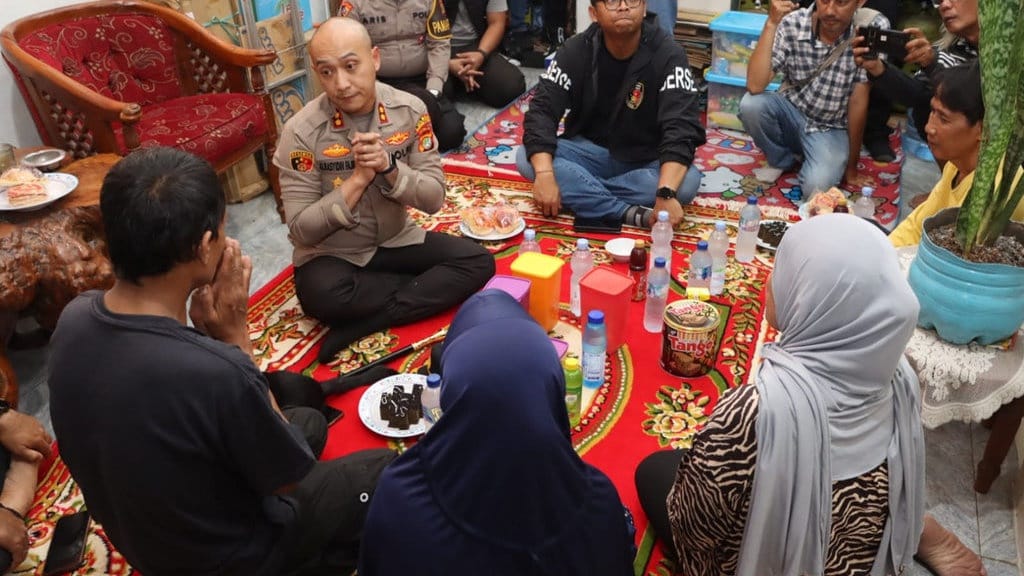 Anak Disiksa di KM Maulana 23, Ibu Ungkap Luka Sekujur Tubuh Anak Disiksa di KM Maulana 23, Ibu Ungkap Luka Sekujur Tubuh