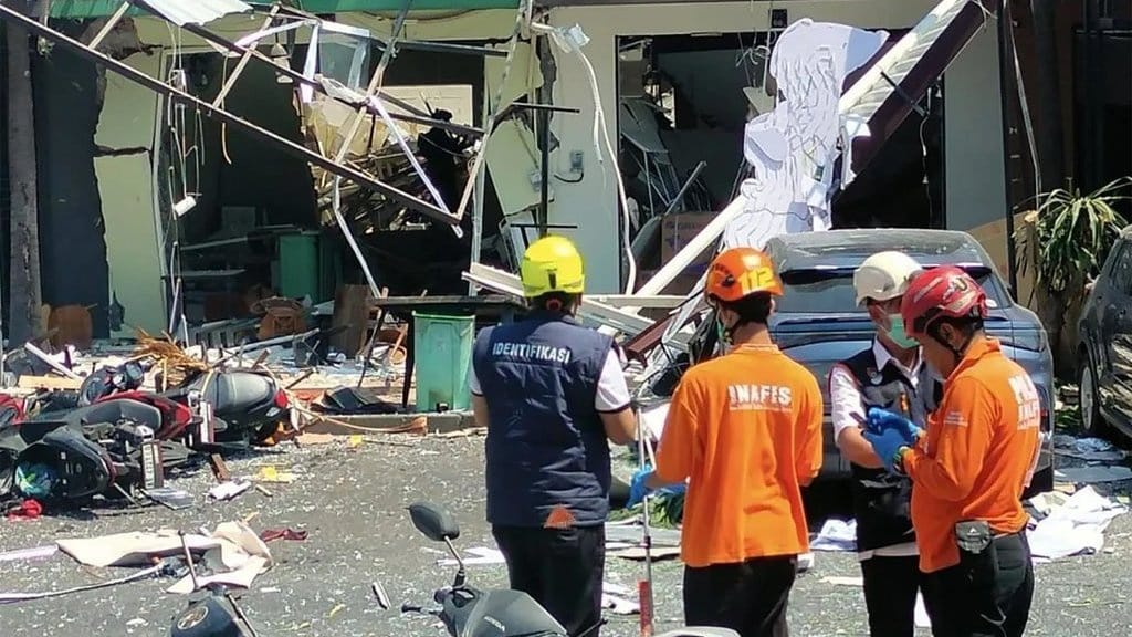 Ledakan Pakuwon City San Antonio Surabaya, 5 Orang Dibawa ke RS Ledakan Pakuwon City San Antonio Surabaya, 5 Orang Dibawa ke RS