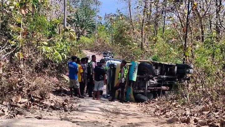 Dump Truk Terguling di Lembata NTT, 5 Orang Tewas Dump Truk Terguling di Lembata NTT, 5 Orang Tewas