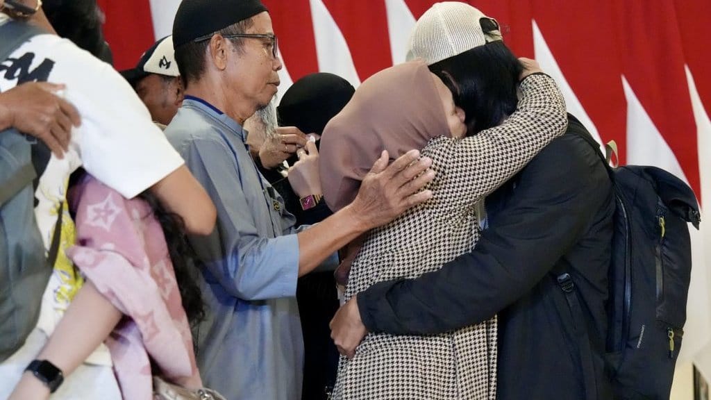Kemlu Fasilitasi Kepulangan WNI Selamat dari Perompak Somalia Kemlu Fasilitasi Kepulangan WNI Selamat dari Perompak Somalia