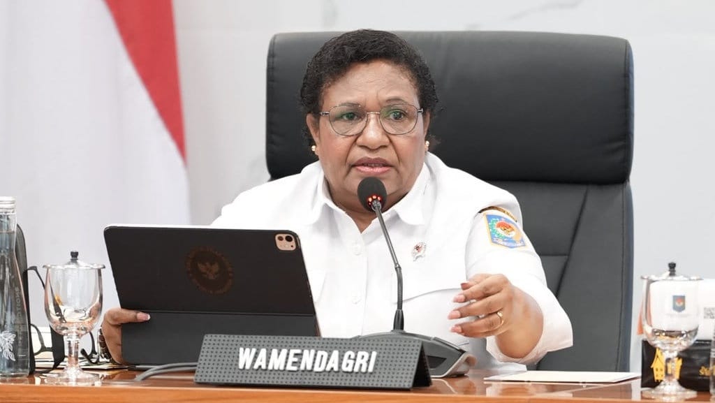 Wamendagri Ribka Haluk Dorong Percepatan Pemenuhan Akta Anak Wamendagri Ribka Haluk Dorong Percepatan Pemenuhan Akta Anak