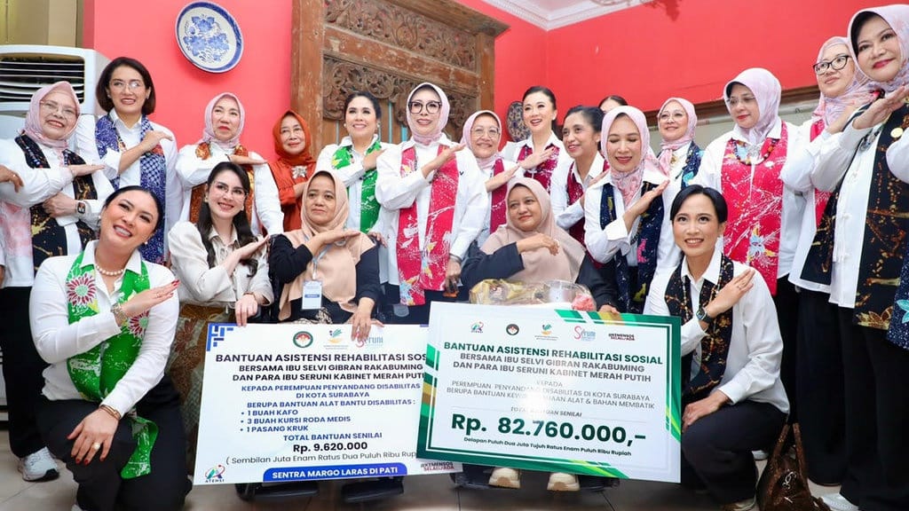 Pembatik Disabilitas Surabaya Unjuk Karya di Hari Batik Nasional Pembatik Disabilitas Surabaya Unjuk Karya di Hari Batik Nasional